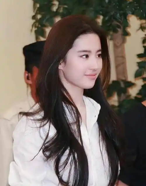 原创刘亦菲的胶原蛋白真持久只长年龄不长皱纹美得让人心服口服