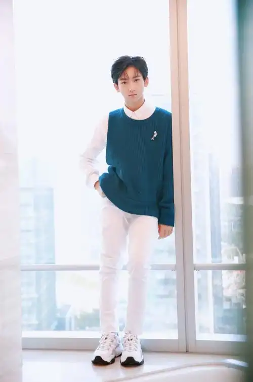 电影《八佰》首发预告片 张俊一饰演战士小湖北热血固土