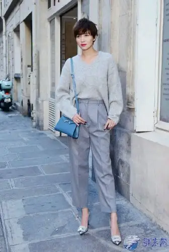 曝宋佳黄少峰恋情:和知名音乐人黄少峰牵手拥抱(图)