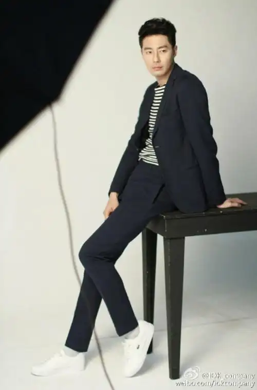 老牌大长腿赵寅成,186cm.  可以折叠使用的大长腿!