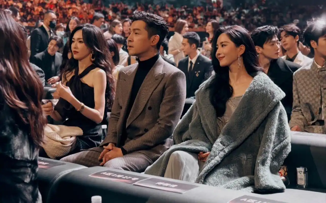 胡歌刘诗诗唐嫣同框了!微博之夜