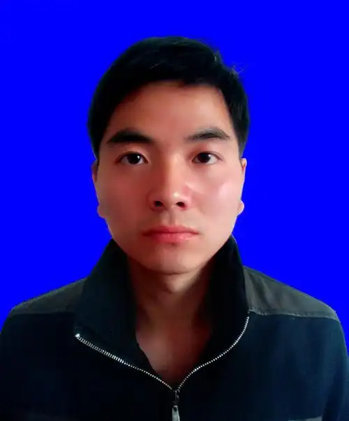 哪位会ps的大神,帮我把我这张照片p个蓝底的,谢谢了.