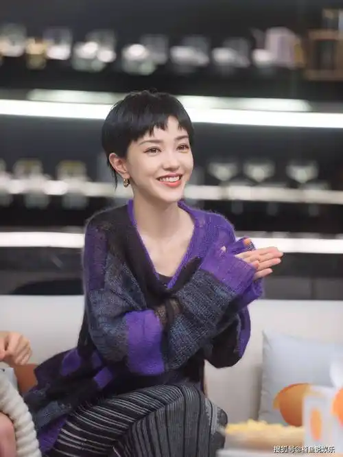 是短发女神,狗啃式刘海摇滚范十足,一般人驾驭不了_造型_气质_女明星