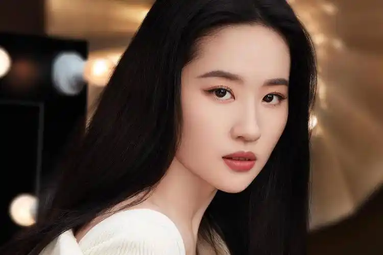 长发高颜值美女刘亦菲正脸特写高清壁纸