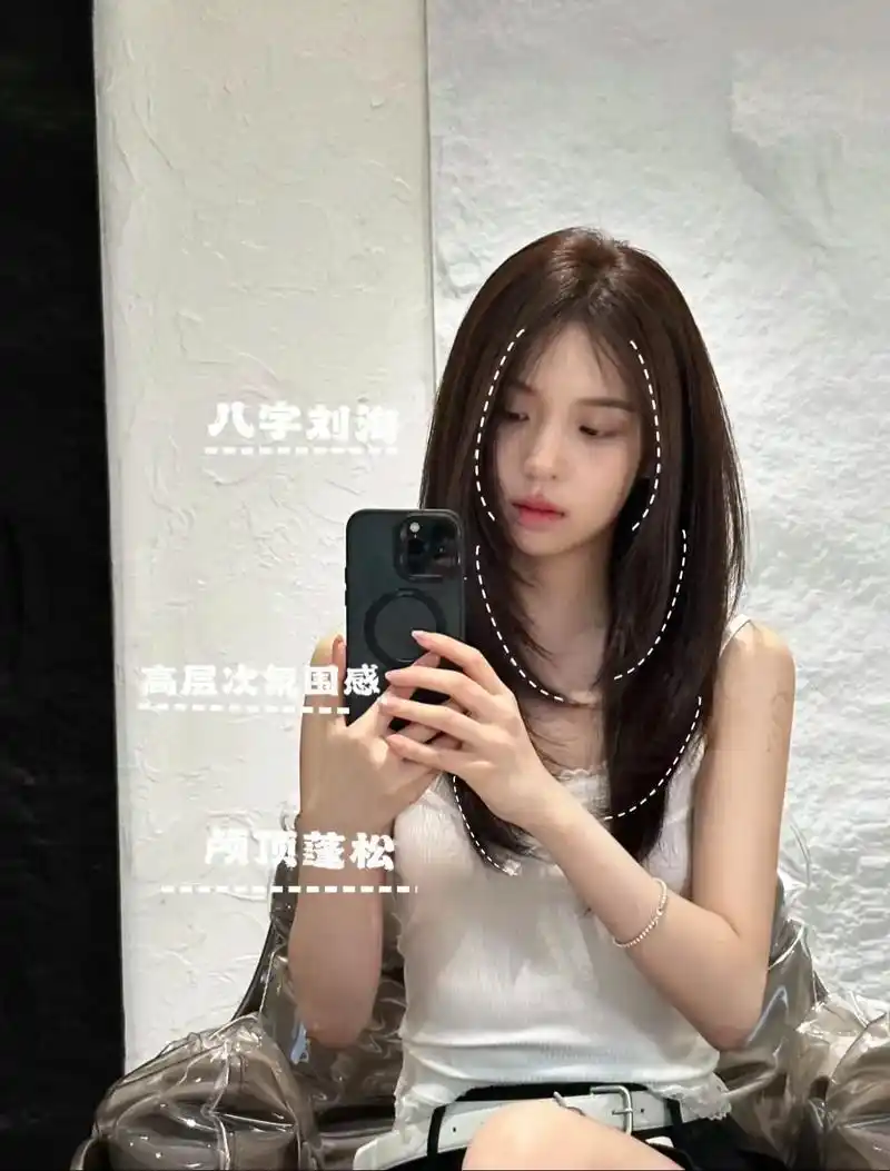 氛围感 高层次发型 加上修饰脸型八字刘海  可甜可盐显白发色#方圆脸