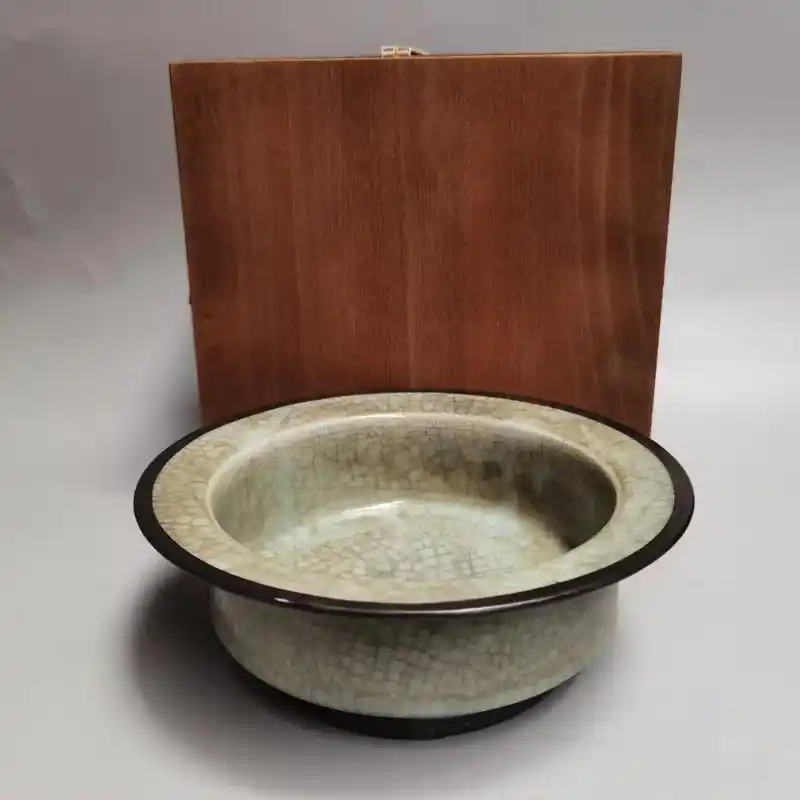 旧藏南宋,官窑冰裂纹折沿洗,高6.5㎝,口径18.4㎝#高古 - 抖音