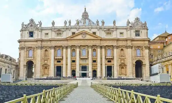 世界上最小的国家梵蒂冈仅044平方公里文化瑰宝