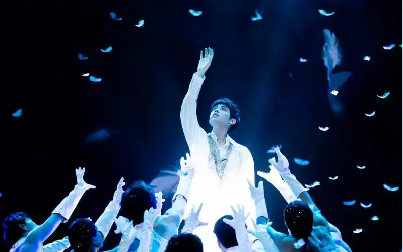 【justin黄明昊】东方卫视超省钱大会《marionette》舞台