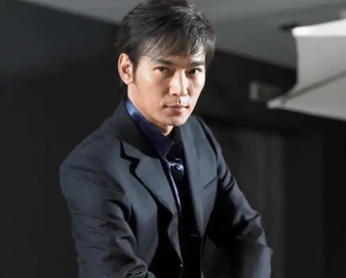 50岁"小李飞刀"焦恩俊晒近照,白胡子显眼,自黑是快乐老头!