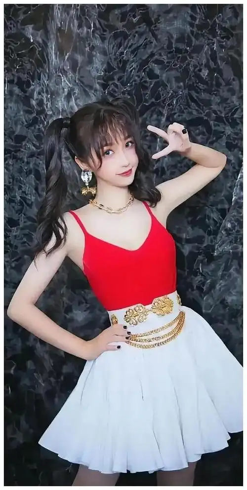 虞书欣大胆挑战性感酥胸惊艳全场爆款之路新篇章启航