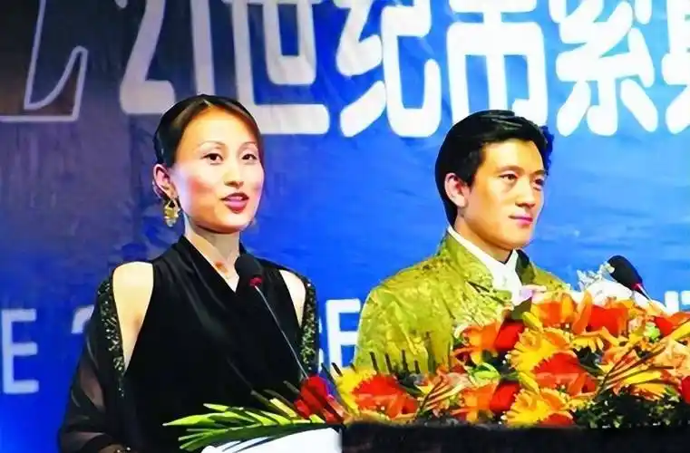 黄圣依的豪门上位史:身份被藏了8年,如今两个儿子一年2亿零花钱_杨子