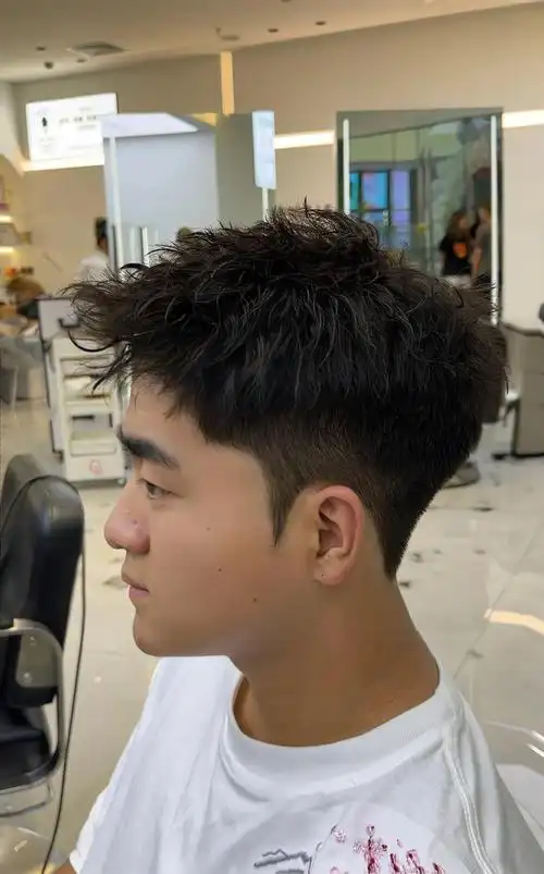 男士造型烫:时尚新潮流的魅力演绎|发型|烫发|脸型|中长发|时尚元素