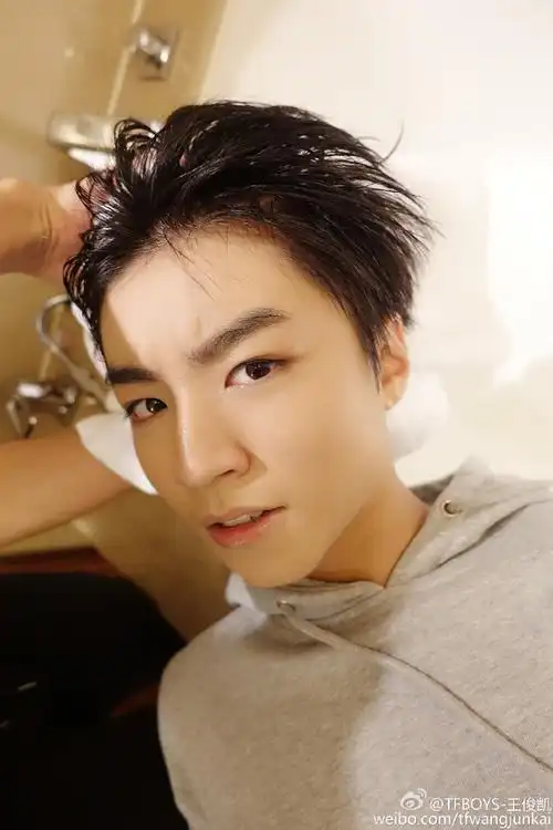 王俊凯掀起刘海##王俊凯电影749局