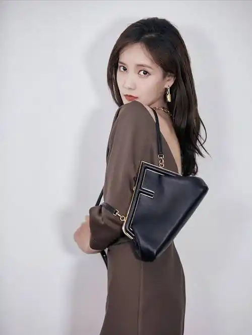 90后花旦李一桐写真清纯姣美小家碧玉