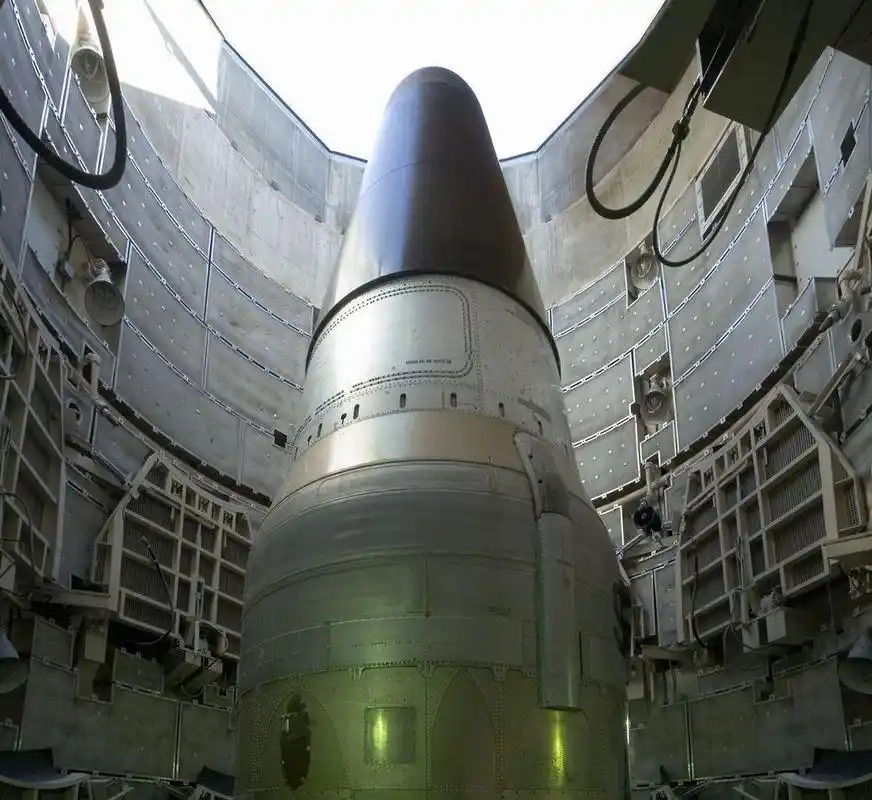 射程18万千米俄再射萨尔马特洲际导弹性能碾压中国