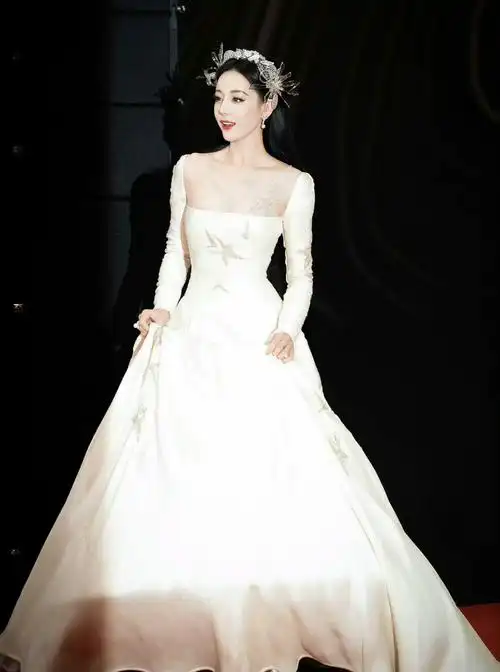 高端明星同款礼服轻奢高级感宴会主持人年会晚礼服裙女2023新款