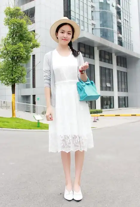 一直都有的白裙情结,蕾丝连衣裙 白色单鞋,很喜欢这样清爽甜美的配置