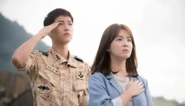 宋仲基与宋慧乔分手已经有一年了,他们二人在分手后都做出了不小的