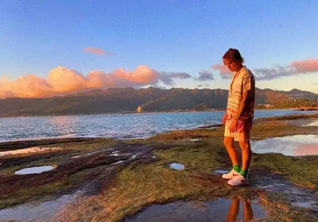 贾斯汀比伯携娇妻夏威夷度假