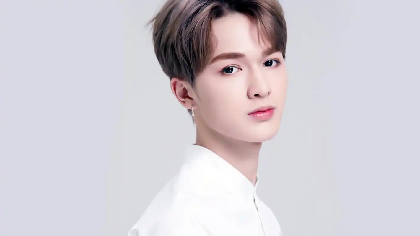 朱正廷帅气图片高清电脑桌面壁纸