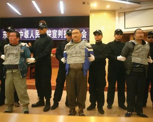 东莞三名罪犯被执行死刑 数十学生现场观摩(组图)