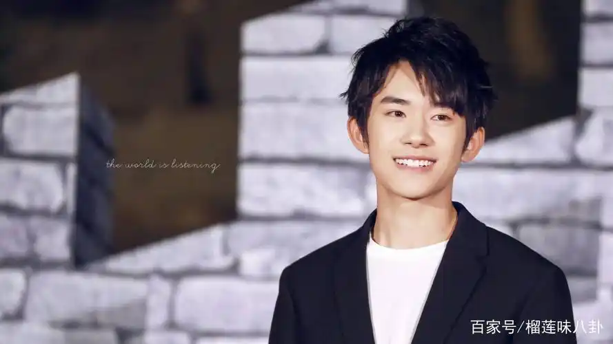 易烊千玺的小酒窝也太好看了吧?难怪那么多女孩为他的笑容着迷