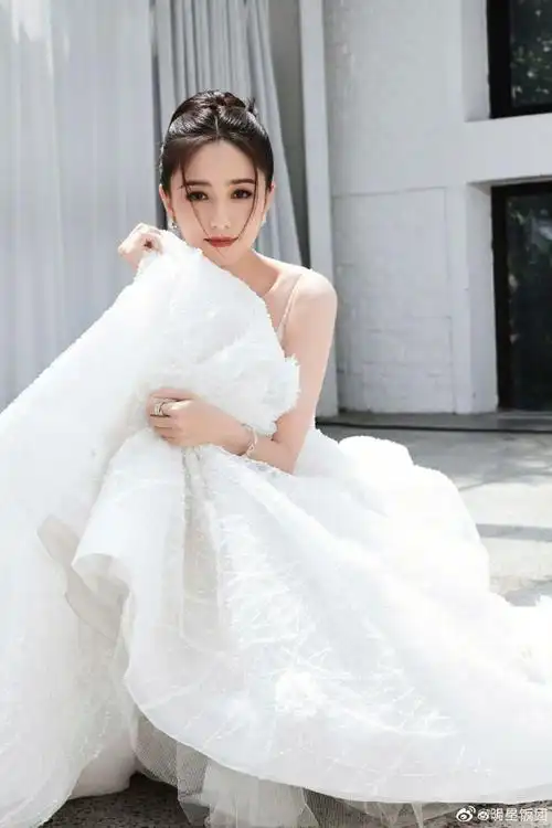 佟丽娅华表奖红毯状态#丫丫真的是永远在带给我们惊喜,她的颜值与