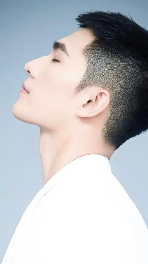 杨洋代言凡士林##杨洋久九