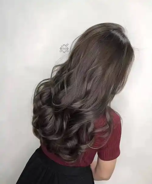 "渣女"大波浪卷发型