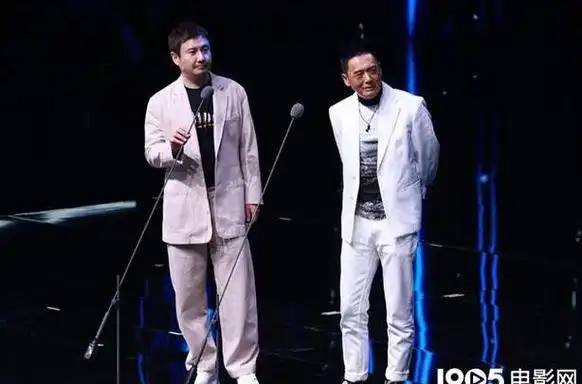 沈腾与周润发贴身自拍回忆黄金甲的开头引爆笑