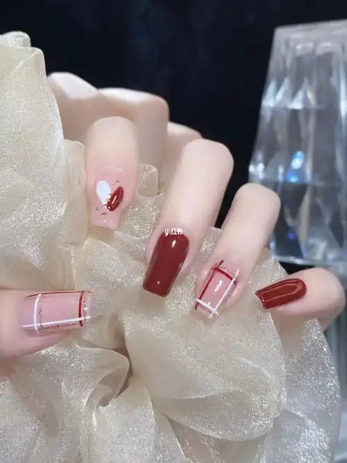 显白美甲秋冬气质简约爱心07格纹美甲