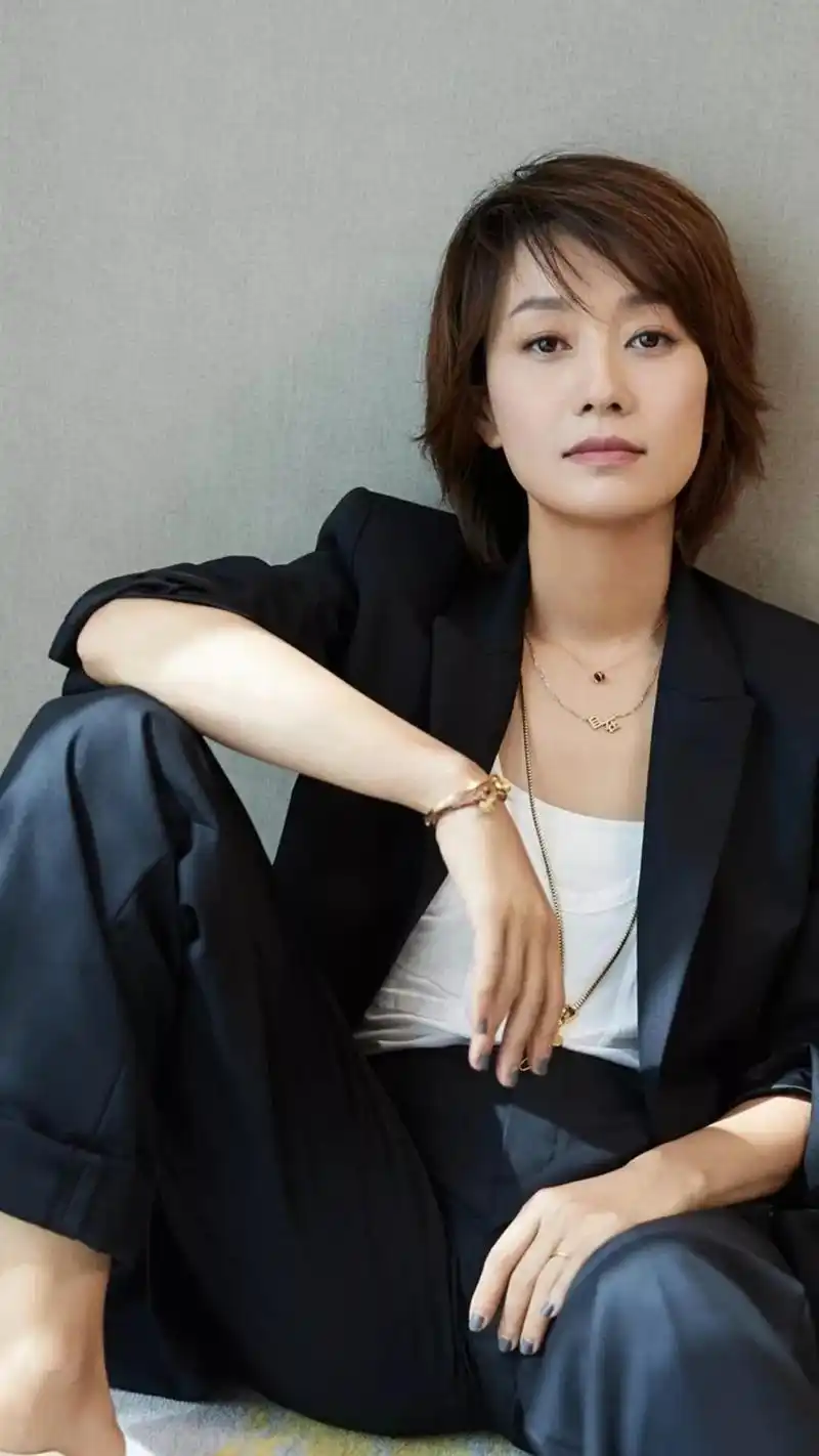 47岁马伊琍庆生时晒了素颜照,没有皱纹状态很好,懒得回应传闻