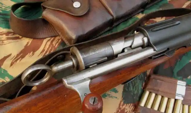 中立国发明的栓动步枪一千米外偏差21厘米弹匣打空自动提醒