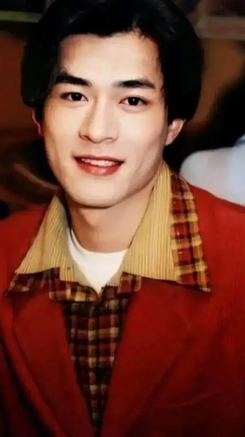 年轻时的古天乐,即便是不化妆,也是仪表堂堂,英俊潇洒,是心动的感觉啊