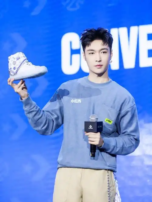 鞋子|converse匡威 张艺兴联名青花瓷_张艺兴_匡威怎么样_鞋子_方巾