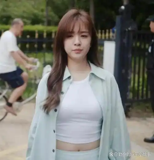 张馨予的担心是对的被勒出赘肉的王晓晨这次张嘉译都救不了她