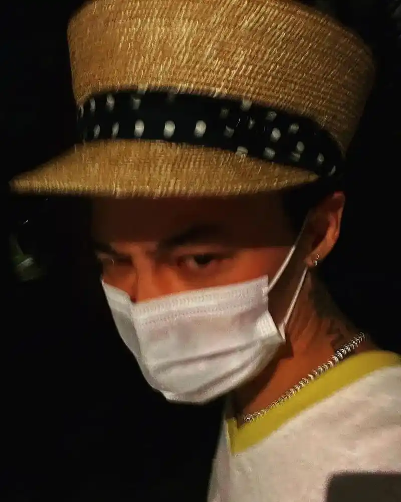 权志龙 #instagram 更新配文: somewher - 抖音