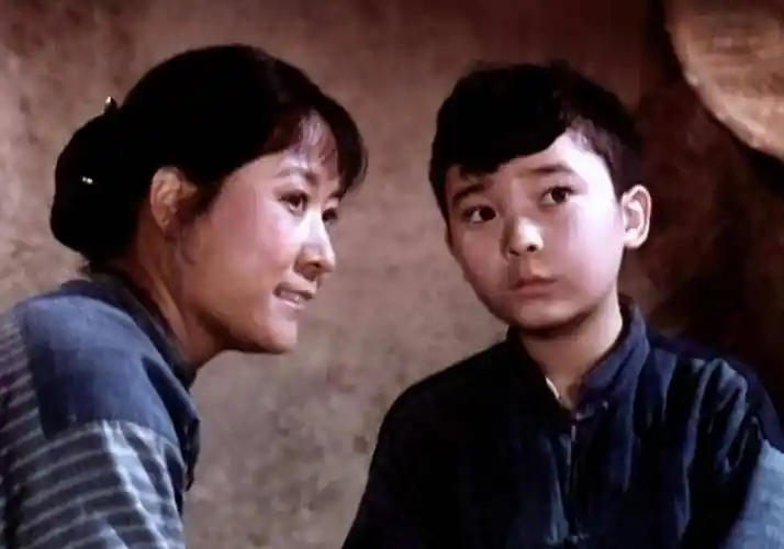 《闪闪的红星》中的潘冬子,演起了国外军官,是不是颠覆你的想象_祝新