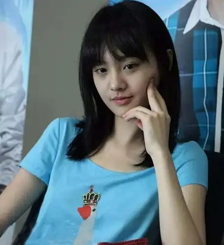 郑爽凭借出演《一起来看流星雨》的楚雨荨出道,主演这部戏时郑爽还没