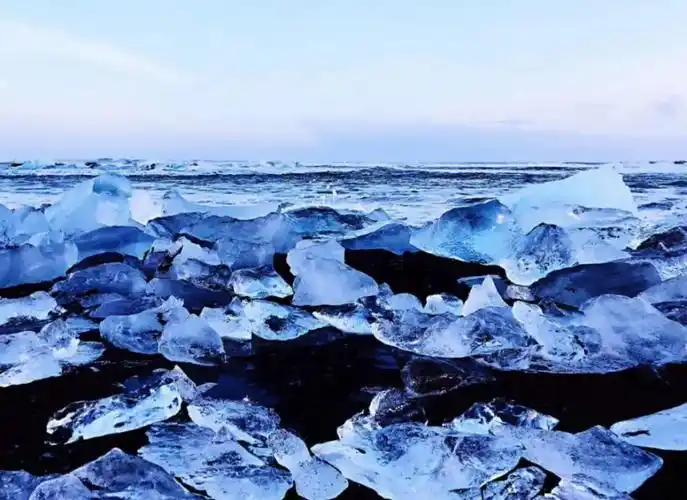那就是也许海王星的表面遍布的不仅仅是冰,还有数不清的钻石,每天指不