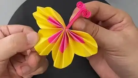 春天来啦,简单漂亮的蝴蝶折纸手工和孩子一起来试试吧 #亲子手工