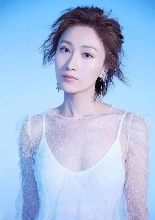 胡兵都得叫她前辈,还演过张翰的妈妈_女儿_慕容_金紫薇