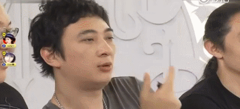 王思聪指画讨论眨眼gif动图_动态图_表情包下载_soogif