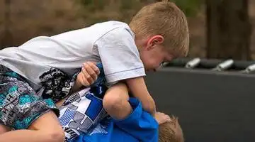 【亲子课堂】教孩子学会"打架"!