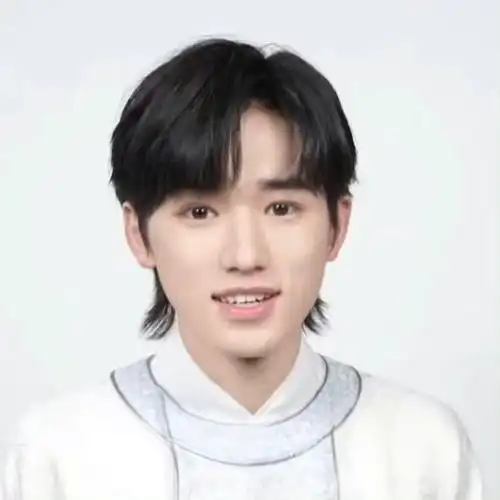 宋亚轩九分发型