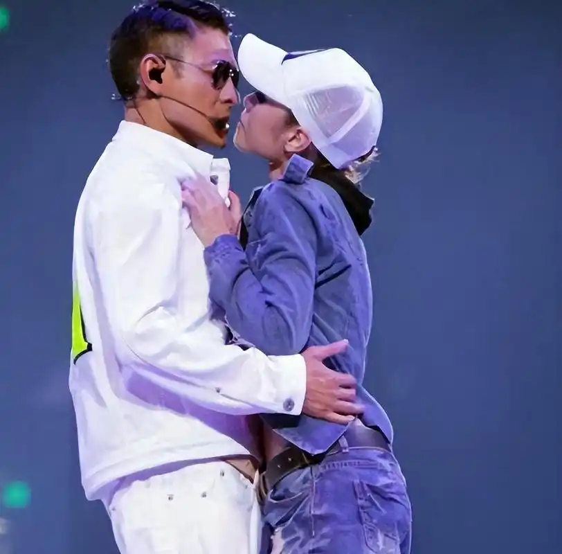 瞒不住了!刘德华与贴身舞伴关系曝光,原来除了结婚证啥都给了!