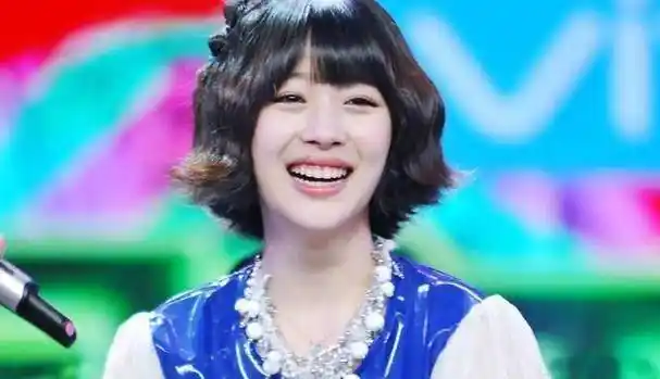 还记得那年《开心大本营》的崔雪莉吗?那样的笑容再也见不到了!