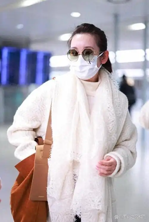 秦海璐现身上海机场,这就是嫁给爱情的女人,幸福快溢出屏幕了!