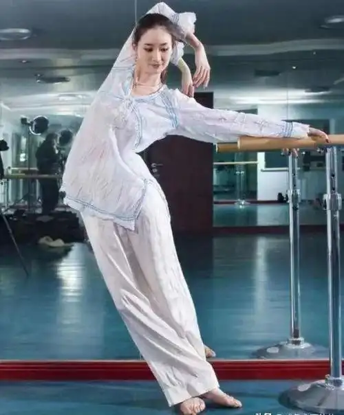 还被大家誉为像教科书一样的电影,那就是《十面埋伏》