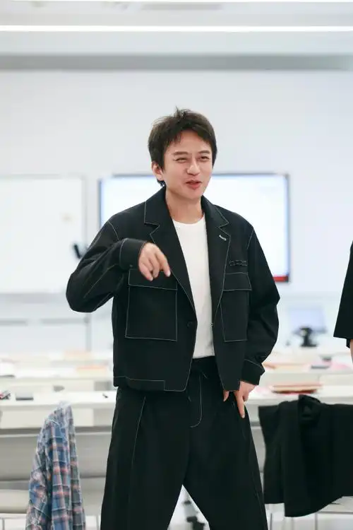 五哈节目组在夏天送给邓超秋裤